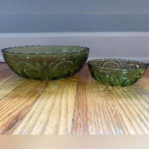 Anchor Hocking Green Glass Starburst Bowls Set of 2